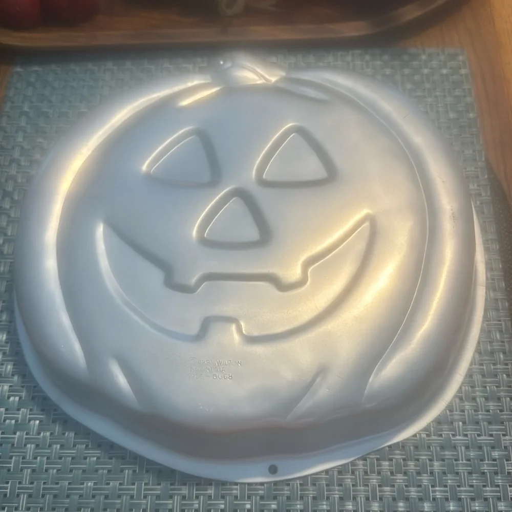 Vintage Wilton Jack-O-Lantern Pumpkin cake pan